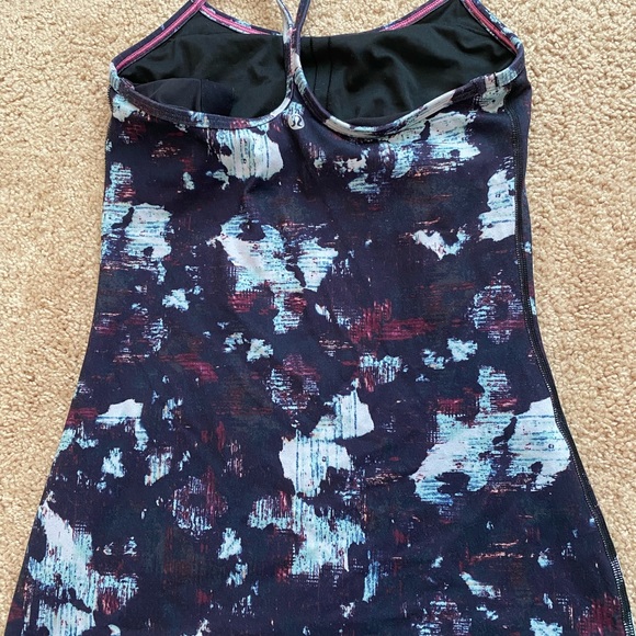 Lululemon power y tank size 4 - Picture 2 of 3